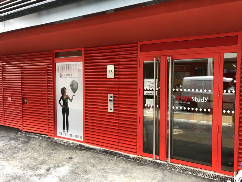 décoration adhésive pour les Apparts Study sur Marseille.