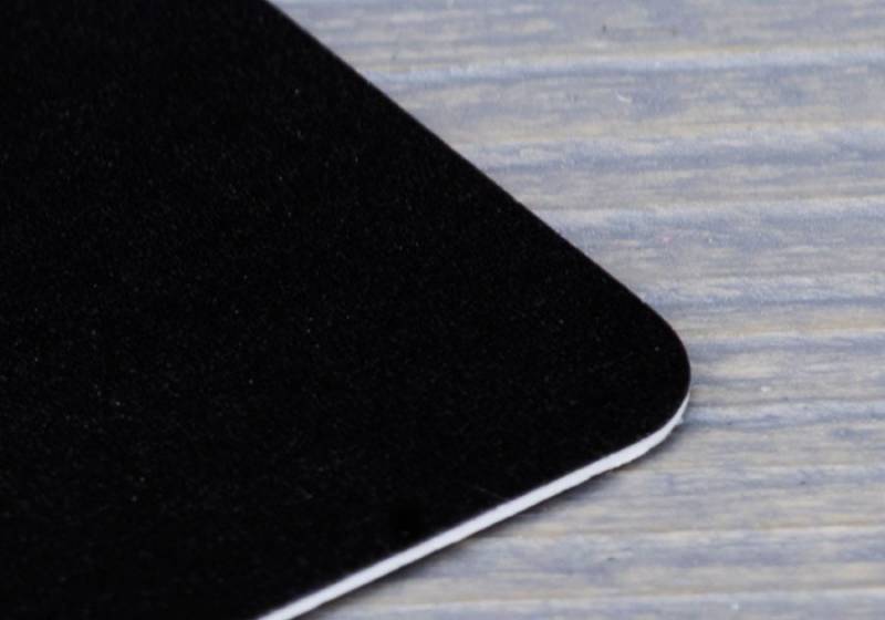 Création et réalisation de cartes de visite arrondis.